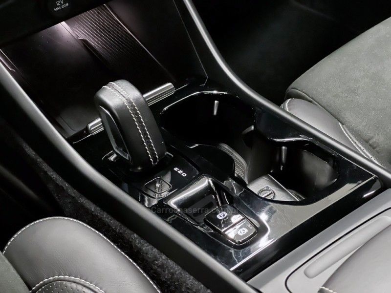 VOLVO XC 40 2.0 T5 R-DESIGN AWD GEARTRONIC 2019/2020 ÓTIMA CAR FLORES DA CUNHA / Carros no Vale