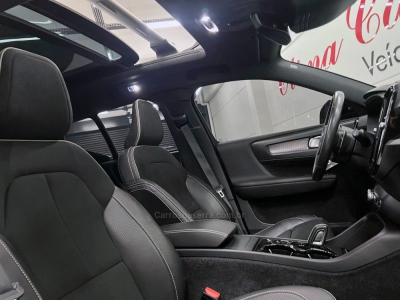 VOLVO XC 40 2.0 T5 R-DESIGN AWD GEARTRONIC 2019/2020 ÓTIMA CAR FLORES DA CUNHA / Carros no Vale