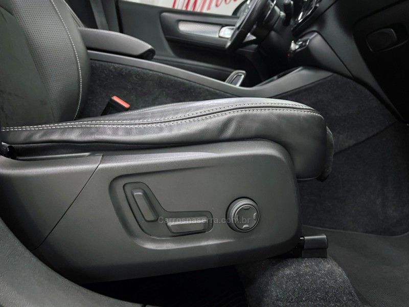 VOLVO XC 40 2.0 T5 R-DESIGN AWD GEARTRONIC 2019/2020 ÓTIMA CAR FLORES DA CUNHA / Carros no Vale