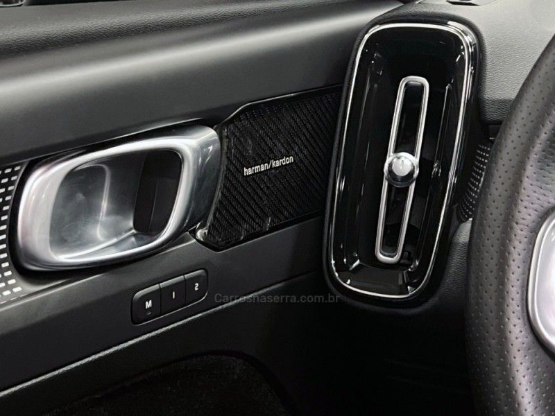 VOLVO XC 40 2.0 T5 R-DESIGN AWD GEARTRONIC 2019/2020 ÓTIMA CAR FLORES DA CUNHA / Carros no Vale