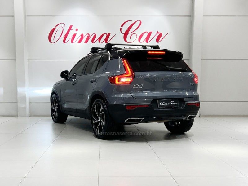 VOLVO XC 40 2.0 T5 R-DESIGN AWD GEARTRONIC 2019/2020 ÓTIMA CAR FLORES DA CUNHA / Carros no Vale