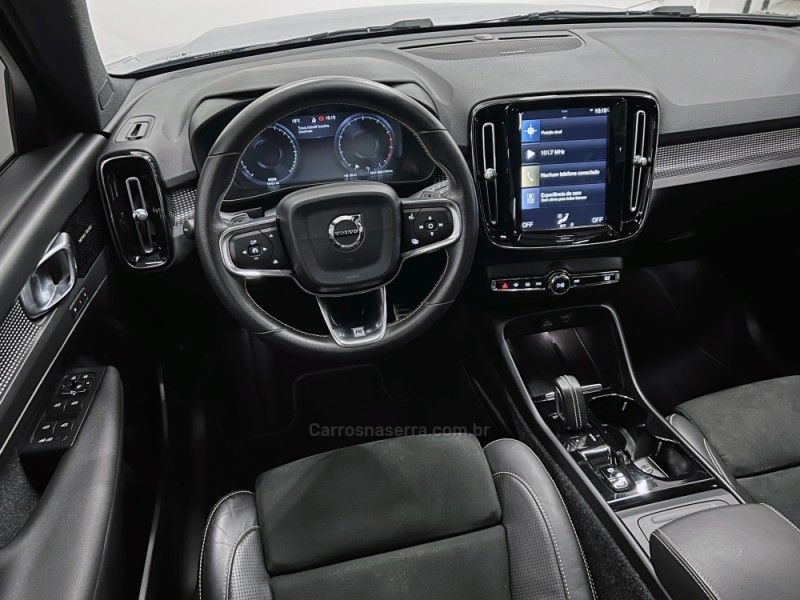 VOLVO XC 40 2.0 T5 R-DESIGN AWD GEARTRONIC 2019/2020 ÓTIMA CAR FLORES DA CUNHA / Carros no Vale