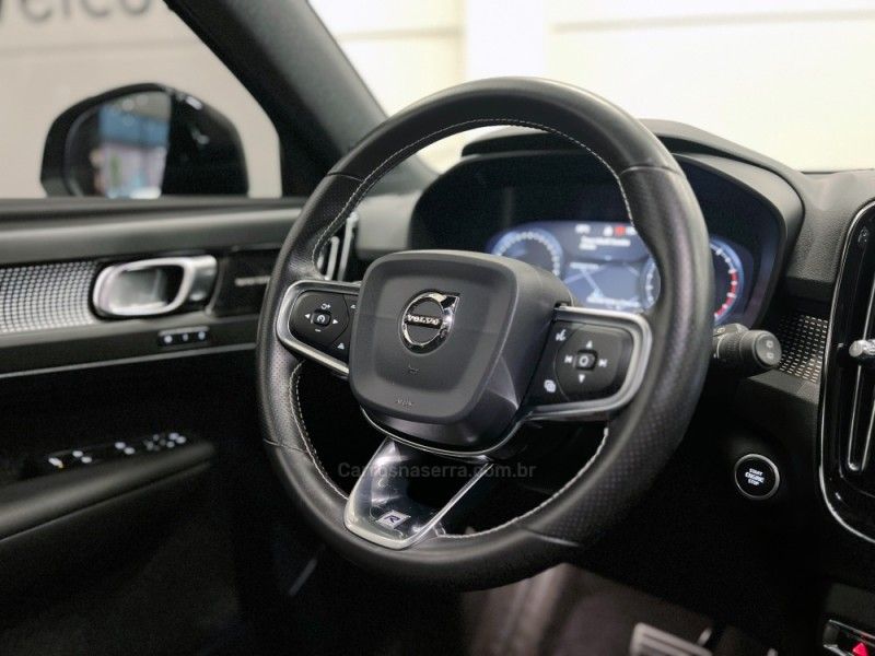 VOLVO XC 40 2.0 T5 R-DESIGN AWD GEARTRONIC 2019/2020 ÓTIMA CAR FLORES DA CUNHA / Carros no Vale