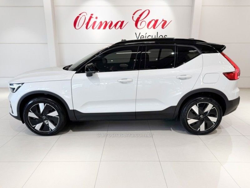 VOLVO XC 40 P6 RECHARGE ELECTRIC PLUS 2023/2024 ÓTIMA CAR FLORES DA CUNHA / Carros no Vale