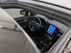 VOLVO XC 40 P6 RECHARGE ELECTRIC PLUS 2022/2023 ÓTIMA CAR FLORES DA CUNHA / Carros no Vale
