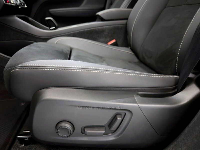 VOLVO XC 40 P6 RECHARGE ELECTRIC PLUS 2023/2024 ÓTIMA CAR FLORES DA CUNHA / Carros no Vale