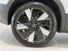 VOLVO XC 40 P6 RECHARGE ELECTRIC PLUS 2023/2024 ÓTIMA CAR FLORES DA CUNHA / Carros no Vale