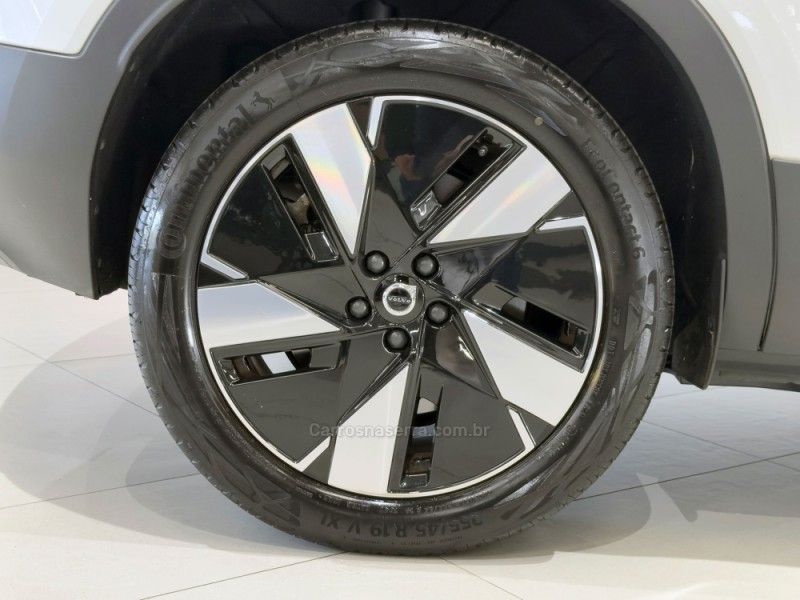 VOLVO XC 40 P6 RECHARGE ELECTRIC PLUS 2023/2024 ÓTIMA CAR FLORES DA CUNHA / Carros no Vale