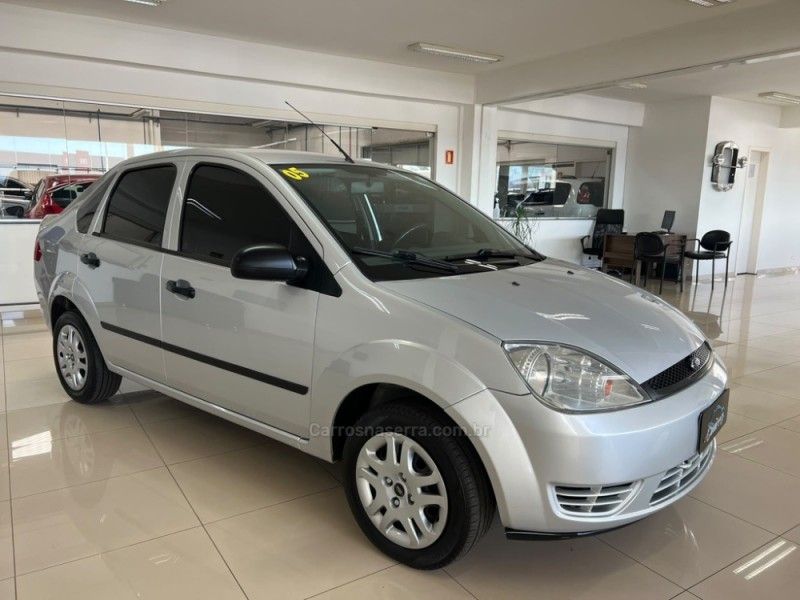 FORD FIESTA 1.6 MPI SEDAN 8V 2005/2005 CIMIRRO AUTOMÓVEIS TAQUARA / Carros no Vale
