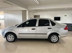 FORD FIESTA 1.6 MPI SEDAN 8V 2005/2005 CIMIRRO AUTOMÓVEIS TAQUARA / Carros no Vale