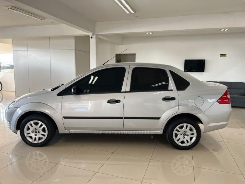 FORD FIESTA 1.6 MPI SEDAN 8V 2005/2005 CIMIRRO AUTOMÓVEIS TAQUARA / Carros no Vale