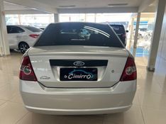 FORD FIESTA 1.6 MPI SEDAN 8V 2005/2005 CIMIRRO AUTOMÓVEIS TAQUARA / Carros no Vale