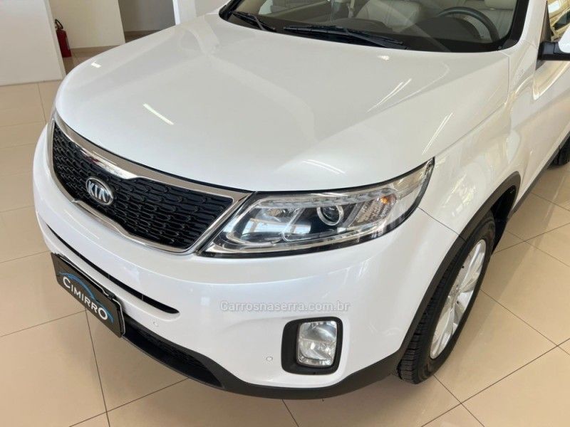 KIA SORENTO 2.4 EX2 4X2 16V 2014/2015 CIMIRRO AUTOMÓVEIS TAQUARA / Carros no Vale KIA SORENTO 2.4 EX2 4X2 16V 2014/2015 CIMIRRO AUTOMÓVEIS TAQUARA / Carros no Vale