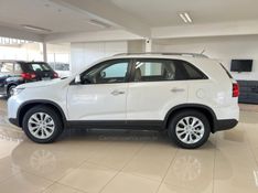 KIA SORENTO 2.4 EX2 4X2 16V 2014/2015 CIMIRRO AUTOMÓVEIS TAQUARA / Carros no Vale