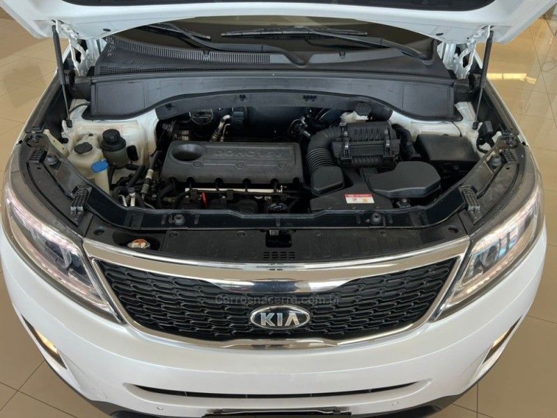 KIA SORENTO 2.4 EX2 4X2 16V 2014/2015 CIMIRRO AUTOMÓVEIS TAQUARA / Carros no Vale KIA SORENTO 2.4 EX2 4X2 16V 2014/2015 CIMIRRO AUTOMÓVEIS TAQUARA / Carros no Vale