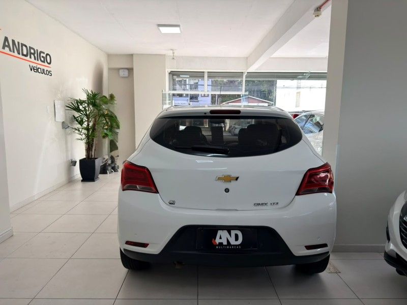 CHEVROLET ONIX 1.4 MPFI LTZ 8V 2017/2018 ANDRIGO VEÍCULOS CAXIAS DO SUL / Carros no Vale CHEVROLET ONIX 1.4 MPFI LTZ 8V 2017/2018 ANDRIGO VEÍCULOS CAXIAS DO SUL / Carros no Vale