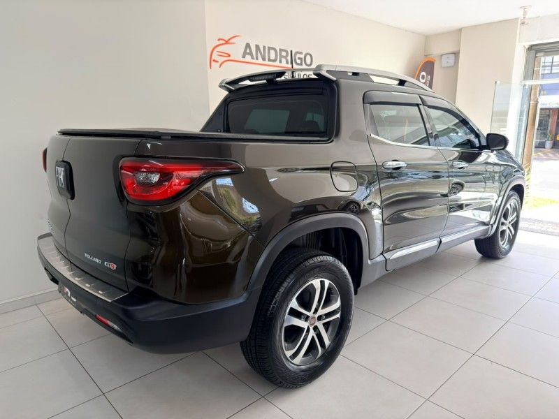 FIAT TORO 2.0 16V TURBO VOLCANO AT9 4X4 2017/2017 ANDRIGO VEÍCULOS CAXIAS DO SUL / Carros no Vale FIAT TORO 2.0 16V TURBO VOLCANO AT9 4X4 2017/2017 ANDRIGO VEÍCULOS CAXIAS DO SUL / Carros no Vale