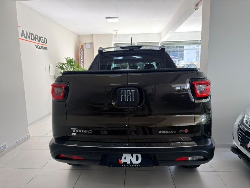 FIAT TORO 2.0 16V TURBO VOLCANO AT9 4X4 2017/2017 ANDRIGO VEÍCULOS CAXIAS DO SUL / Carros no Vale FIAT TORO 2.0 16V TURBO VOLCANO AT9 4X4 2017/2017 ANDRIGO VEÍCULOS CAXIAS DO SUL / Carros no Vale