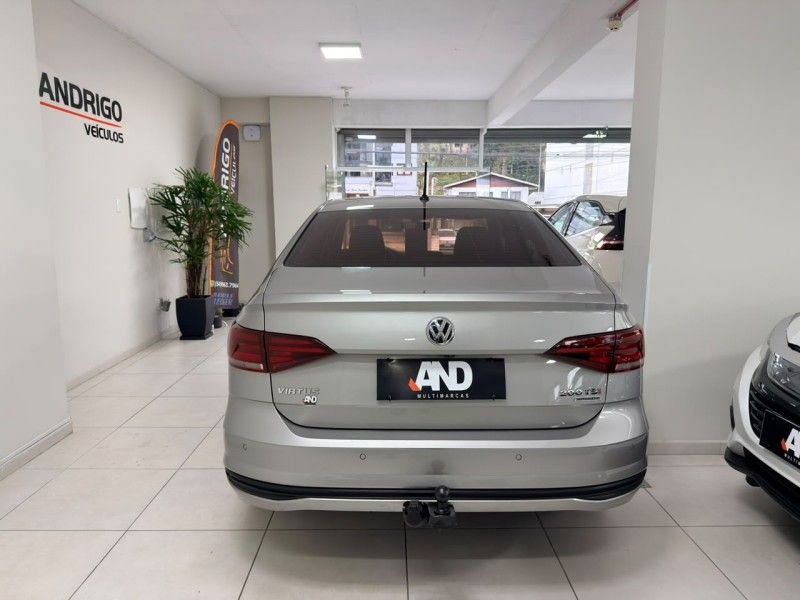 VOLKSWAGEN VIRTUS 1.0 200 TSI COMFORTLINE 2018/2019 ANDRIGO VEÍCULOS CAXIAS DO SUL / Carros no Vale