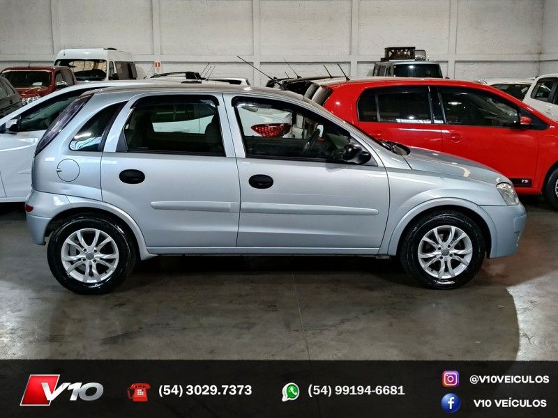 CHEVROLET CORSA 1.4 MPFI MAXX 8V 2011/2012 V10 VEÍCULOS CAXIAS DO SUL / Carros no Vale