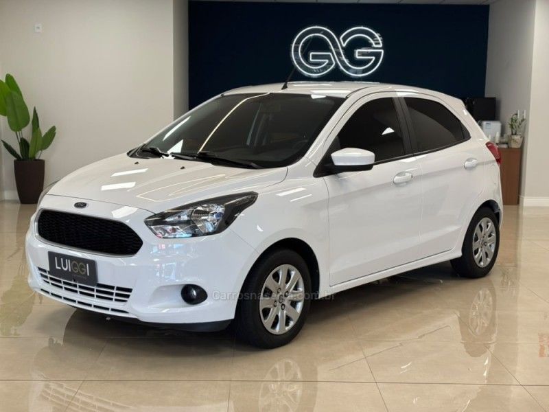 FORD KA 1.0 SE PLUS 12V 2017/2018 LUIGGI AUTOMÓVEIS CARLOS BARBOSA / Carros no Vale
