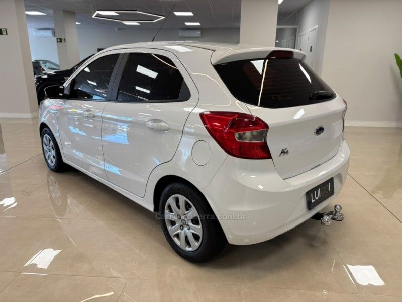 FORD KA 1.0 SE PLUS 12V 2017/2018 LUIGGI AUTOMÓVEIS CARLOS BARBOSA / Carros no Vale