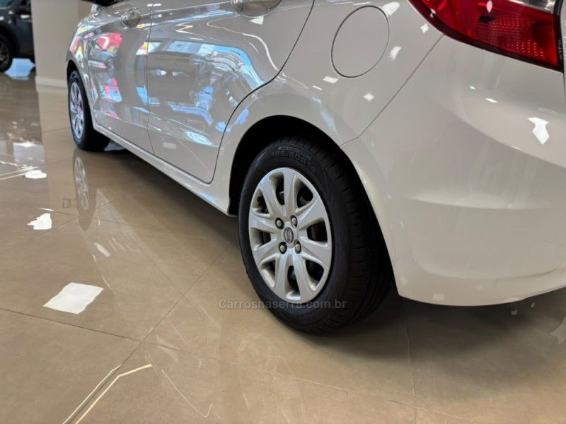 FORD KA 1.0 SE PLUS 12V 2017/2018 LUIGGI AUTOMÓVEIS CARLOS BARBOSA / Carros no Vale