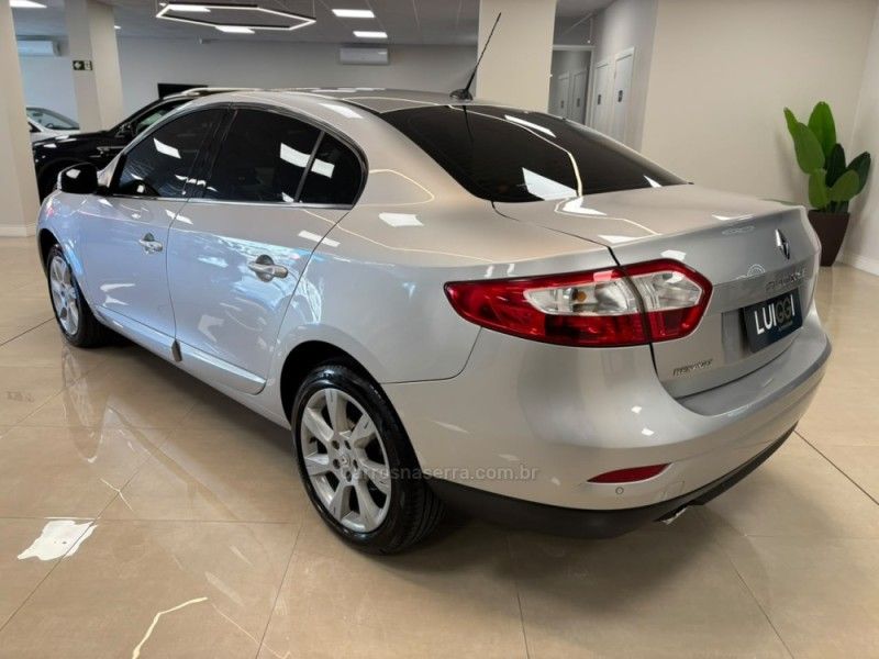 RENAULT FLUENCE 2.0 PRIVILÉGE 16V 2014/2014 LUIGGI AUTOMÓVEIS CARLOS BARBOSA / Carros no Vale RENAULT FLUENCE 2.0 PRIVILÉGE 16V 2014/2014 LUIGGI AUTOMÓVEIS CARLOS BARBOSA / Carros no Vale