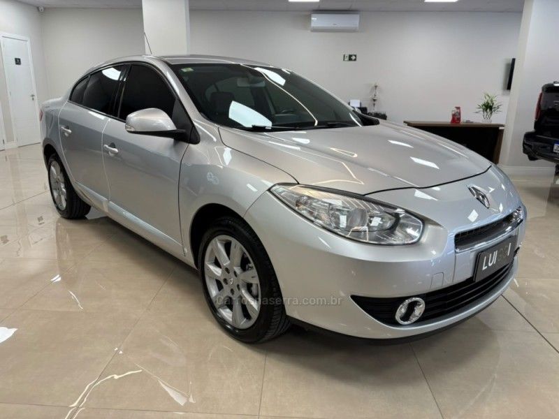 RENAULT FLUENCE 2.0 PRIVILÉGE 16V 2014/2014 LUIGGI AUTOMÓVEIS CARLOS BARBOSA / Carros no Vale RENAULT FLUENCE 2.0 PRIVILÉGE 16V 2014/2014 LUIGGI AUTOMÓVEIS CARLOS BARBOSA / Carros no Vale