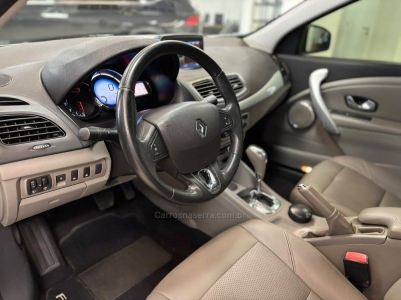 RENAULT FLUENCE 2.0 PRIVILÉGE 16V 2014/2014 LUIGGI AUTOMÓVEIS CARLOS BARBOSA / Carros no Vale RENAULT FLUENCE 2.0 PRIVILÉGE 16V 2014/2014 LUIGGI AUTOMÓVEIS CARLOS BARBOSA / Carros no Vale