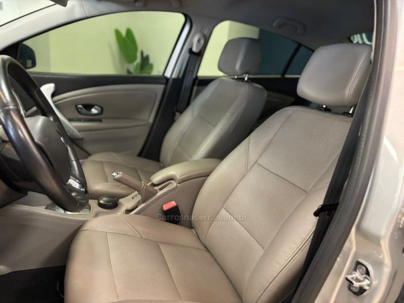 RENAULT FLUENCE 2.0 PRIVILÉGE 16V 2014/2014 LUIGGI AUTOMÓVEIS CARLOS BARBOSA / Carros no Vale RENAULT FLUENCE 2.0 PRIVILÉGE 16V 2014/2014 LUIGGI AUTOMÓVEIS CARLOS BARBOSA / Carros no Vale