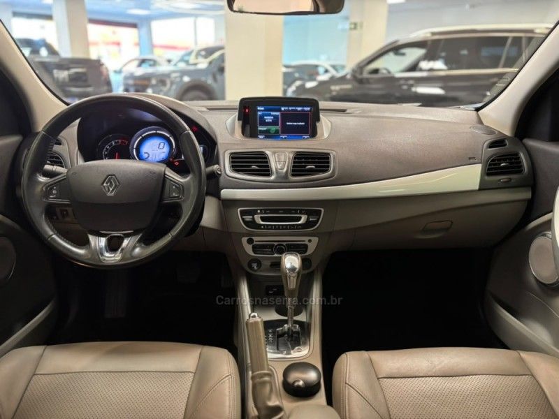 RENAULT FLUENCE 2.0 PRIVILÉGE 16V 2014/2014 LUIGGI AUTOMÓVEIS CARLOS BARBOSA / Carros no Vale RENAULT FLUENCE 2.0 PRIVILÉGE 16V 2014/2014 LUIGGI AUTOMÓVEIS CARLOS BARBOSA / Carros no Vale