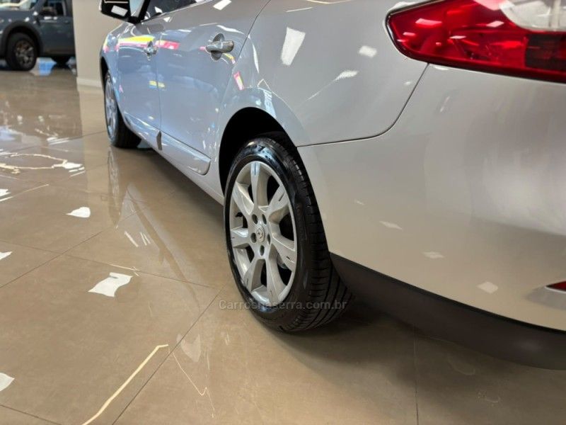 RENAULT FLUENCE 2.0 PRIVILÉGE 16V 2014/2014 LUIGGI AUTOMÓVEIS CARLOS BARBOSA / Carros no Vale RENAULT FLUENCE 2.0 PRIVILÉGE 16V 2014/2014 LUIGGI AUTOMÓVEIS CARLOS BARBOSA / Carros no Vale