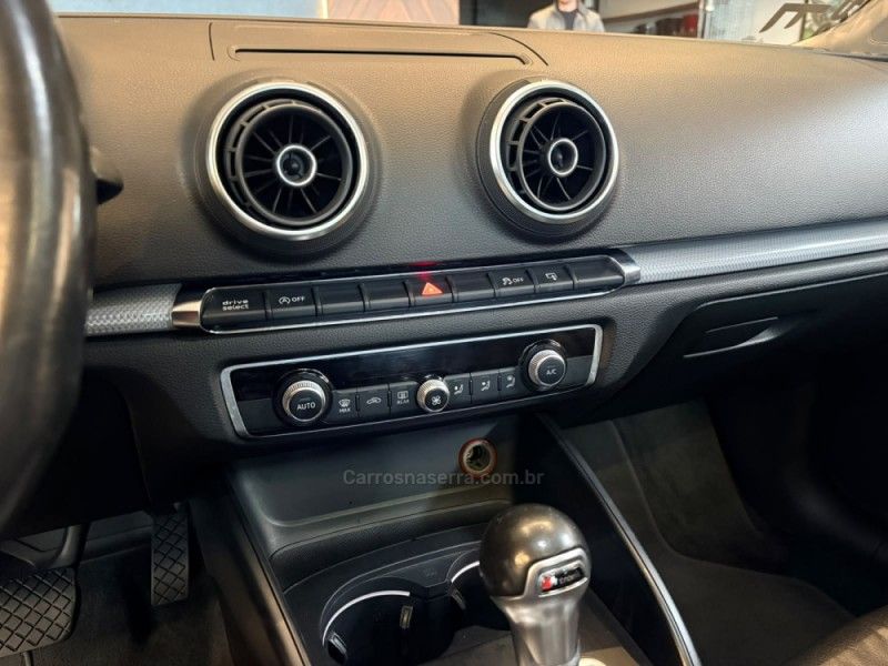 AUDI A3 1.8 TFSI SEDAN AMBITION 16V 180CV S TRONIC 2015/2015 AUTOGRIF MOTORS CAMPO BOM / Carros no Vale AUDI A3 1.8 TFSI SEDAN AMBITION 16V 180CV S TRONIC 2015/2015 AUTOGRIF MOTORS CAMPO BOM / Carros no Vale