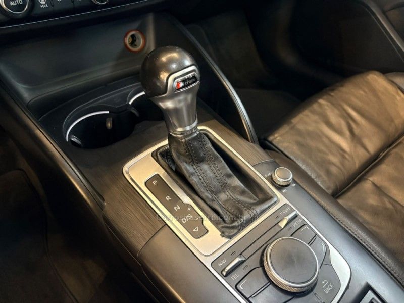 AUDI A3 1.8 TFSI SEDAN AMBITION 16V 180CV S TRONIC 2015/2015 AUTOGRIF MOTORS CAMPO BOM / Carros no Vale AUDI A3 1.8 TFSI SEDAN AMBITION 16V 180CV S TRONIC 2015/2015 AUTOGRIF MOTORS CAMPO BOM / Carros no Vale