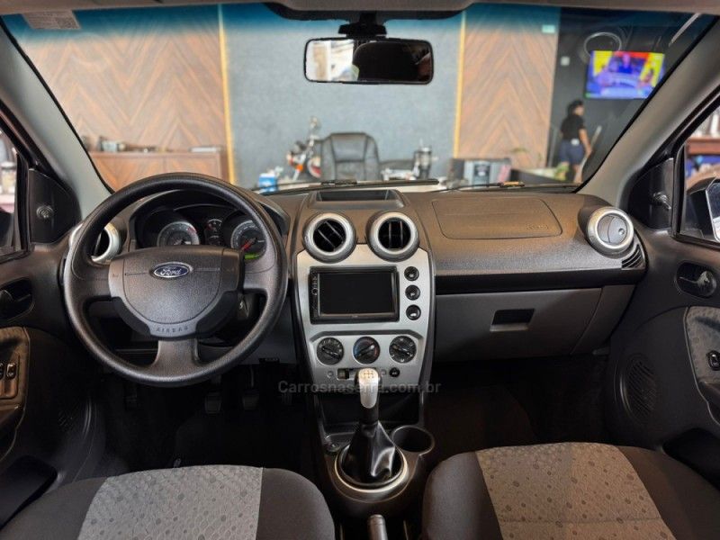 FORD FIESTA 1.6 SE HATCH 16V 2014/2014 AUTOGRIF MOTORS CAMPO BOM / Carros no Vale FORD FIESTA 1.6 SE HATCH 16V 2014/2014 AUTOGRIF MOTORS CAMPO BOM / Carros no Vale
