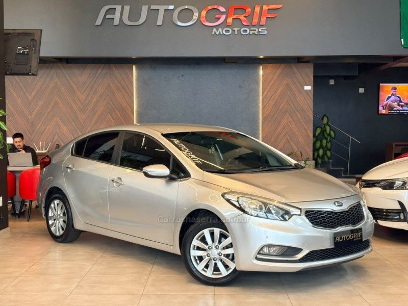 KIA CERATO 1.6 SX E.233 16V 2014/2014 AUTOGRIF MOTORS CAMPO BOM / Carros no Vale KIA CERATO 1.6 SX E.233 16V 2014/2014 AUTOGRIF MOTORS CAMPO BOM / Carros no Vale