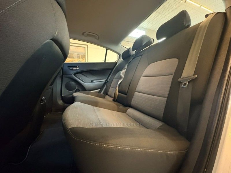 KIA CERATO 1.6 SX E.233 16V 2014/2014 AUTOGRIF MOTORS CAMPO BOM / Carros no Vale KIA CERATO 1.6 SX E.233 16V 2014/2014 AUTOGRIF MOTORS CAMPO BOM / Carros no Vale