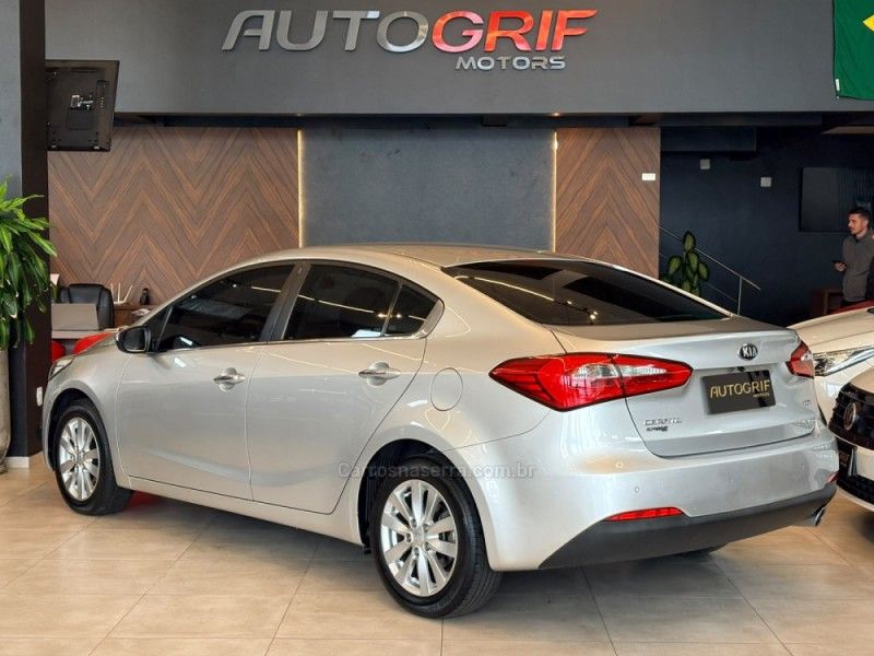 KIA CERATO 1.6 SX E.233 16V 2014/2014 AUTOGRIF MOTORS CAMPO BOM / Carros no Vale KIA CERATO 1.6 SX E.233 16V 2014/2014 AUTOGRIF MOTORS CAMPO BOM / Carros no Vale