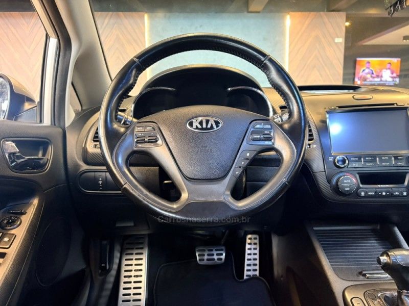 KIA CERATO 1.6 SX E.233 16V 2014/2014 AUTOGRIF MOTORS CAMPO BOM / Carros no Vale KIA CERATO 1.6 SX E.233 16V 2014/2014 AUTOGRIF MOTORS CAMPO BOM / Carros no Vale