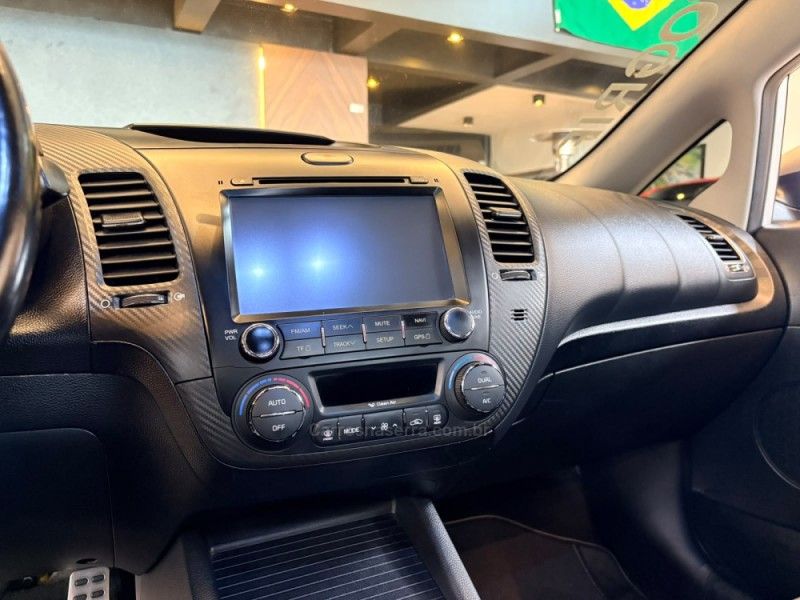 KIA CERATO 1.6 SX E.233 16V 2014/2014 AUTOGRIF MOTORS CAMPO BOM / Carros no Vale KIA CERATO 1.6 SX E.233 16V 2014/2014 AUTOGRIF MOTORS CAMPO BOM / Carros no Vale