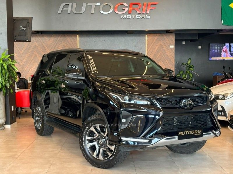 TOYOTA HILUX SW4 2.8 4X4 SRX PLATINUM TURBO 7 LUGARES 2024/2024 AUTOGRIF MOTORS CAMPO BOM / Carros no Vale