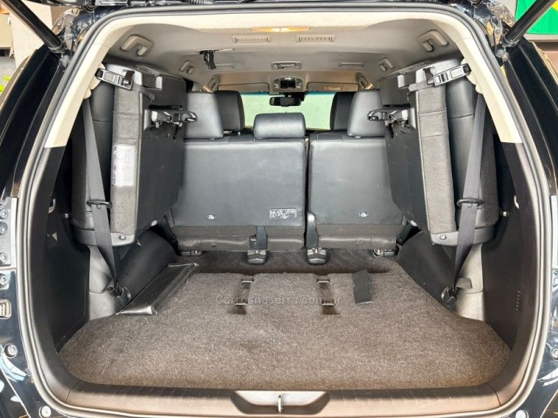 TOYOTA HILUX SW4 2.8 4X4 SRX PLATINUM TURBO 7 LUGARES 2024/2024 AUTOGRIF MOTORS CAMPO BOM / Carros no Vale