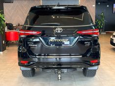 TOYOTA HILUX SW4 2.8 4X4 SRX PLATINUM TURBO 7 LUGARES 2024/2024 AUTOGRIF MOTORS CAMPO BOM / Carros no Vale