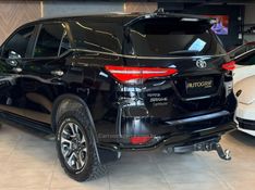 TOYOTA HILUX SW4 2.8 4X4 SRX PLATINUM TURBO 7 LUGARES 2024/2024 AUTOGRIF MOTORS CAMPO BOM / Carros no Vale