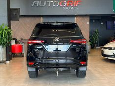 TOYOTA HILUX SW4 2.8 4X4 SRX PLATINUM TURBO 7 LUGARES 2024/2024 AUTOGRIF MOTORS CAMPO BOM / Carros no Vale
