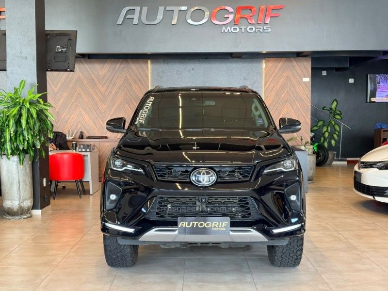 TOYOTA HILUX SW4 2.8 4X4 SRX PLATINUM TURBO 7 LUGARES 2024/2024 AUTOGRIF MOTORS CAMPO BOM / Carros no Vale