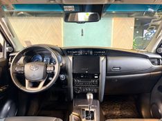 TOYOTA HILUX SW4 2.8 4X4 SRX PLATINUM TURBO 7 LUGARES 2024/2024 AUTOGRIF MOTORS CAMPO BOM / Carros no Vale