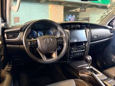 TOYOTA HILUX SW4 2.8 4X4 SRX PLATINUM TURBO 7 LUGARES 2024/2024 AUTOGRIF MOTORS CAMPO BOM / Carros no Vale
