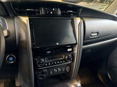 TOYOTA HILUX SW4 2.8 4X4 SRX PLATINUM TURBO 7 LUGARES 2024/2024 AUTOGRIF MOTORS CAMPO BOM / Carros no Vale